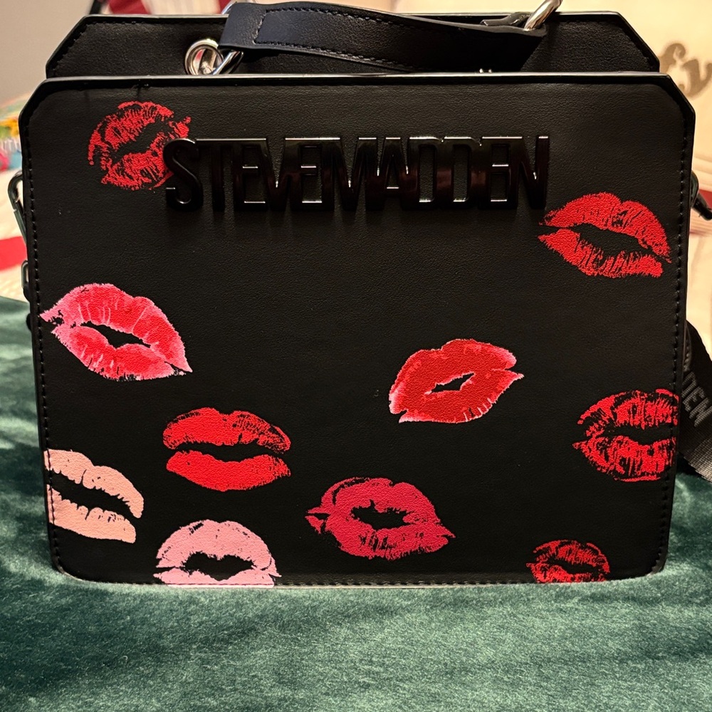 Steve Madden Bevelyn-Valentines Kisses Black and Red Crossbody Bag/Satchel